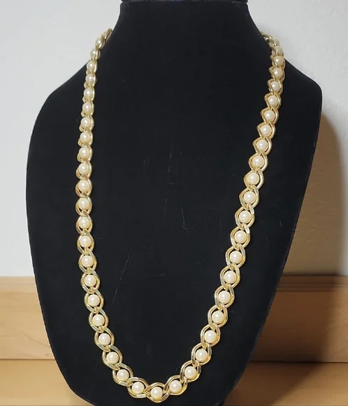 Vintage Gold and Pearl Necklace - Picture 7 of 7